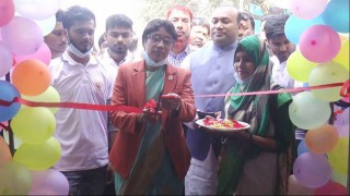 মেহেরপাড়ায় নারীদের আত্মকর্মসংস্থানে সেলাই মেশিন ও টিন বিতরণ